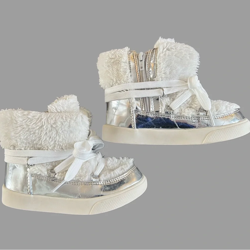 Maggie & Zoe Silver and Cream Kids Sneaker Boots Size 9